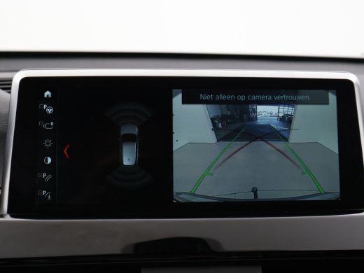 BMW X1 sDrive20i 192 PK AUT. + TREKHAAK | PANORAMA | SPORTSTOELEN LEDER | HEAD-UP | CAMERA | STOELVERWAR... ActivLease financial lease