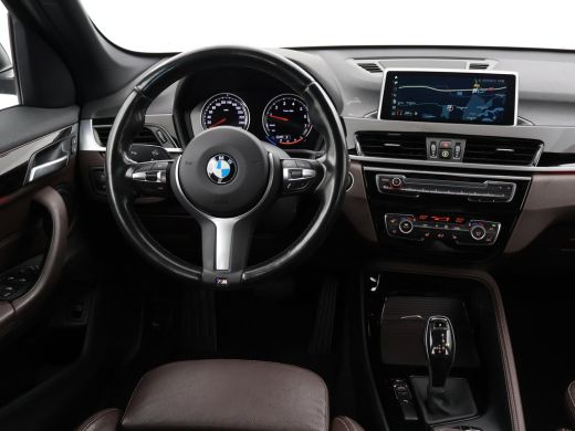 BMW X1 sDrive20i 192 PK AUT. + TREKHAAK | PANORAMA | SPORTSTOELEN LEDER | HEAD-UP | CAMERA | STOELVERWAR... ActivLease financial lease