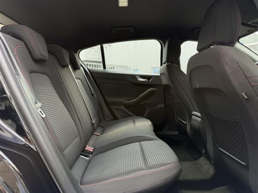 Ford Focus 1.0 EcoBoost ST Line Business | Navi | Trekhaak | Carplay | ActivLease financial lease