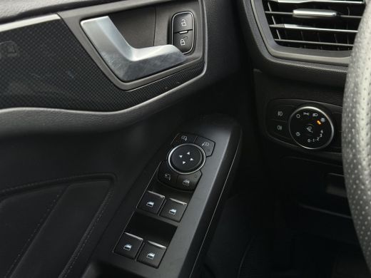Ford Focus 1.0 EcoBoost ST Line Business | Navi | Trekhaak | Carplay | ActivLease financial lease