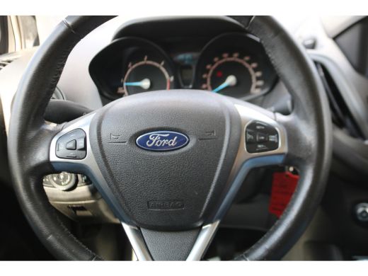 Ford Transit Courier 1.5 TDCI 100pk Euro 6 Limited Airco Navigatie BPM Vrij ActivLease financial lease