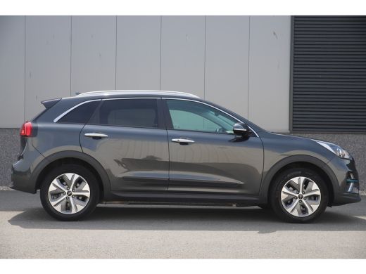 Kia e-Niro ExecutiveLine 64 kWh/204 pk/Adaptive/3-fase/2022/Cam./Full-led ActivLease financial lease
