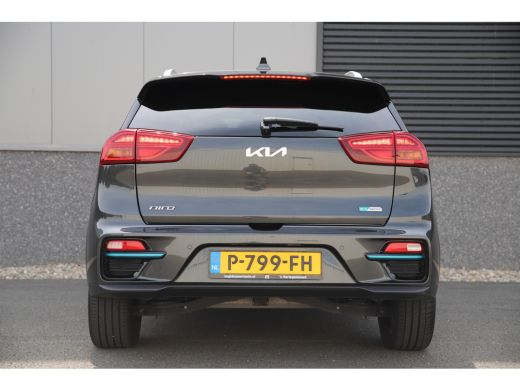 Kia e-Niro ExecutiveLine 64 kWh/204 pk/Adaptive/3-fase/2022/Cam./Full-led ActivLease financial lease