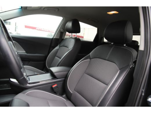 Kia e-Niro ExecutiveLine 64 kWh/204 pk/Adaptive/3-fase/2022/Cam./Full-led ActivLease financial lease