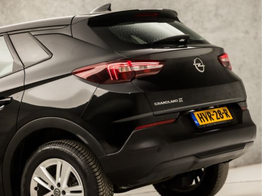Opel Grandland X 1.2 Turbo Sport Automaat (APPLE CARPLAY, GROOT NAVI, PARKEERSENSOREN, SPORTSTOELEN, LANE ASSIST, ... ActivLease financial lease