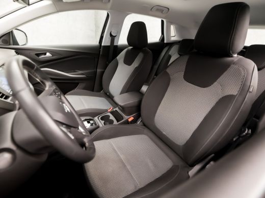 Opel Grandland X 1.2 Turbo Sport Automaat (APPLE CARPLAY, GROOT NAVI, PARKEERSENSOREN, SPORTSTOELEN, LANE ASSIST, ... ActivLease financial lease