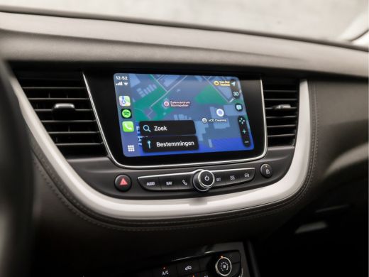Opel Grandland X 1.2 Turbo Sport Automaat (APPLE CARPLAY, GROOT NAVI, PARKEERSENSOREN, SPORTSTOELEN, LANE ASSIST, ... ActivLease financial lease