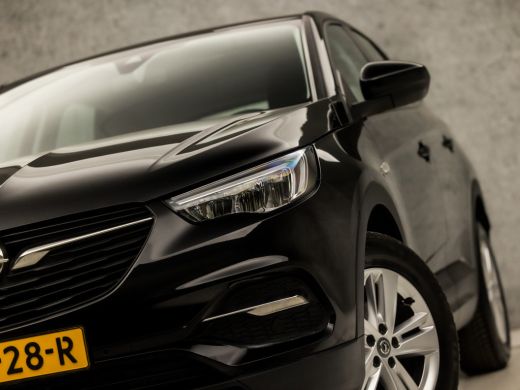 Opel Grandland X 1.2 Turbo Sport Automaat (APPLE CARPLAY, GROOT NAVI, PARKEERSENSOREN, SPORTSTOELEN, LANE ASSIST, ... ActivLease financial lease