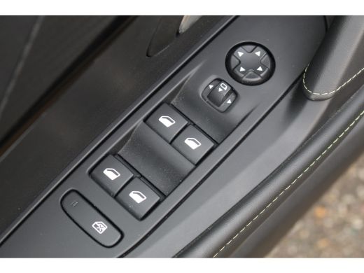 Peugeot 208 1.2 GT | Keyless | Camera | Adapt. Cruise | Navi | Carplay | Climate | LED | DAB | | Keyless | Ca... ActivLease financial lease