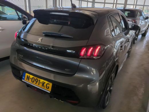 Peugeot 208 1.2 PureTech GT | Achterbank in delen neerklapbaar | Achteruitrijcamera | Anti Blokkeer Systeem ActivLease financial lease