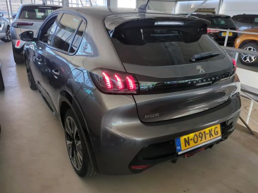 Peugeot 208 1.2 PureTech GT | Achterbank in delen neerklapbaar | Achteruitrijcamera | Anti Blokkeer Systeem ActivLease financial lease