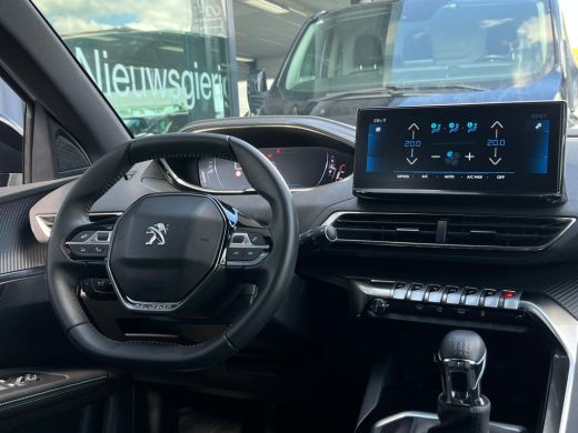Peugeot 5008 1.2 PureTech Allure 7-PERSOONS | NAVI | 1/2 LEDER ActivLease financial lease