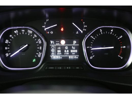 Peugeot Expert 227S 2.0 BlueHDI L2H1 180PK Automaat Airco Camera Carplay Head-up LED Cruise PDC 3 Persoons ActivLease financial lease
