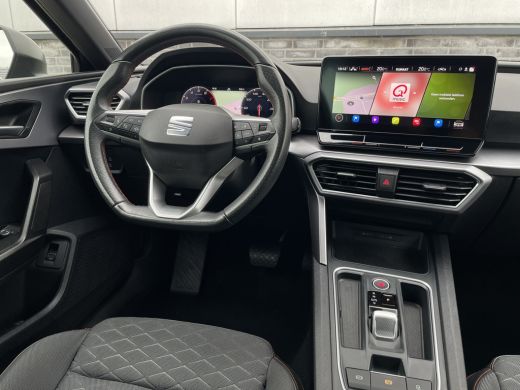 Seat Leon Sportstourer 1.5 eTSI FR | Elek. Trekhaak | LED | Carplay | Camera | Navi | Keyless | Adap. Cruise ActivLease financial lease