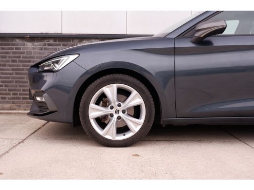 Seat Leon Sportstourer 1.5 eTSI FR | Elek. Trekhaak | LED | Carplay | Camera | Navi | Keyless | Adap. Cruise ActivLease financial lease
