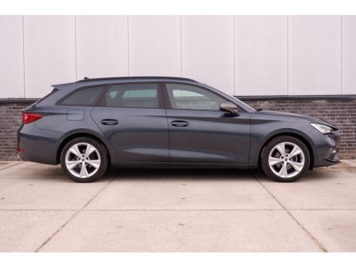 Seat Leon Sportstourer 1.5 eTSI FR | Elek. Trekhaak | LED | Carplay | Camera | Navi | Keyless | Adap. Cruise ActivLease financial lease