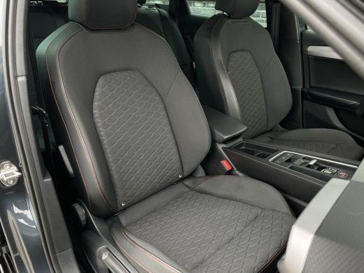 Seat Leon Sportstourer 1.5 eTSI FR | Elek. Trekhaak | LED | Carplay | Camera | Navi | Keyless | Adap. Cruise ActivLease financial lease