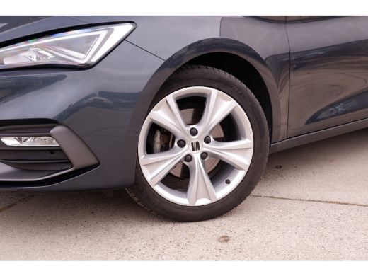 Seat Leon Sportstourer 1.5 eTSI FR | Elek. Trekhaak | LED | Carplay | Camera | Navi | Keyless | Adap. Cruise ActivLease financial lease