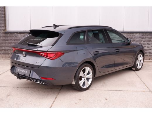Seat Leon Sportstourer 1.5 eTSI FR | Elek. Trekhaak | LED | Carplay | Camera | Navi | Keyless | Adap. Cruise ActivLease financial lease