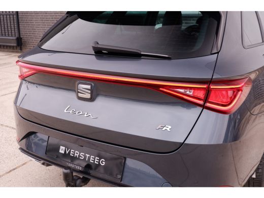 Seat Leon Sportstourer 1.5 eTSI FR | Elek. Trekhaak | LED | Carplay | Camera | Navi | Keyless | Adap. Cruise ActivLease financial lease