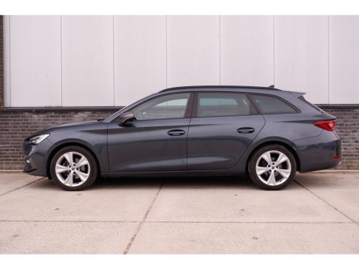 Seat Leon Sportstourer 1.5 eTSI FR | Elek. Trekhaak | LED | Carplay | Camera | Navi | Keyless | Adap. Cruise ActivLease financial lease