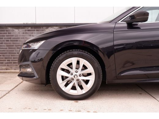 Skoda Octavia Combi 1.5 e-TSI Business Edition Plus Trekhaak | Virtual Cockpit | LED | Navi | Carplay ActivLease financial lease