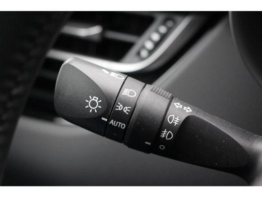 Toyota C-HR 2.0 Hybrid Dynamic **NAVIGATIE/ APPLE CARPLAY/ 24 MAANDEN GARANTIE** ActivLease financial lease