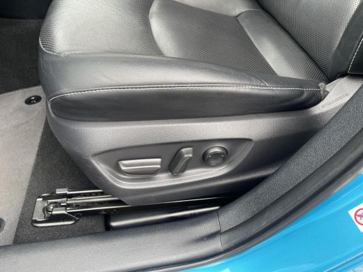 Toyota Prius 1.8 Plug-in Hybrid Executive ActivLease financial lease