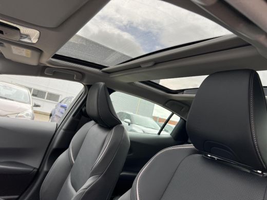 Toyota Prius 2.0 Plug-in Hybrid 220 Executive Premium ActivLease financial lease