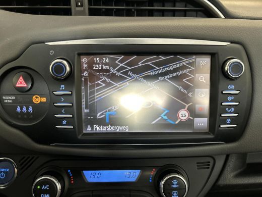Toyota Yaris 1.5 Hybrid Aspiration ActivLease financial lease