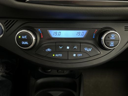 Toyota Yaris 1.5 Hybrid Aspiration ActivLease financial lease