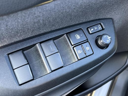 Toyota Yaris Cross 1.5 Hybrid Adventure | Navigatie | Stoel- + stuurverwarming | 18 inch LM-velgen | Parkeersensoren | ActivLease financial lease