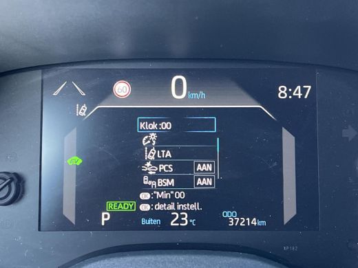 Toyota Yaris Cross 1.5 Hybrid Adventure | Navigatie | Stoel- + stuurverwarming | 18 inch LM-velgen | Parkeersensoren | ActivLease financial lease