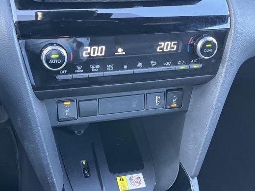 Toyota Yaris Cross 1.5 Hybrid Adventure | Navigatie | Stoel- + stuurverwarming | 18 inch LM-velgen | Parkeersensoren | ActivLease financial lease