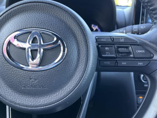 Toyota Yaris Cross 1.5 Hybrid Adventure | Navigatie | Stoel- + stuurverwarming | 18 inch LM-velgen | Parkeersensoren | ActivLease financial lease