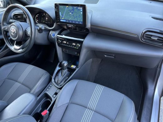 Toyota Yaris Cross 1.5 Hybrid Adventure | Navigatie | Stoel- + stuurverwarming | 18 inch LM-velgen | Parkeersensoren | ActivLease financial lease
