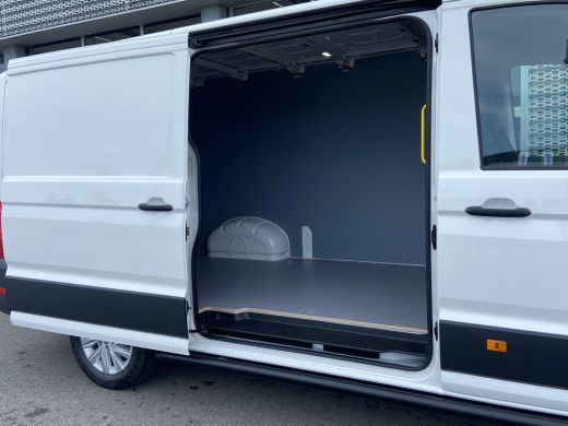 Volkswagen Crafter Exclusive L3H2 | Exclusive | Betimmering | Side Bars | Led | Digitaal Display | Trekhaak | Automaat ActivLease financial lease