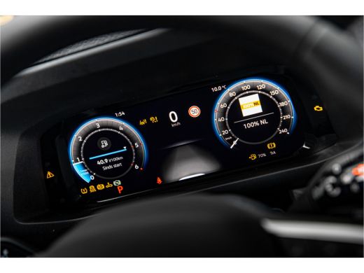 Volkswagen Crafter Exclusive L3H2 | Exclusive | Betimmering | Side Bars | Led | Digitaal Display | Trekhaak | Automaat ActivLease financial lease