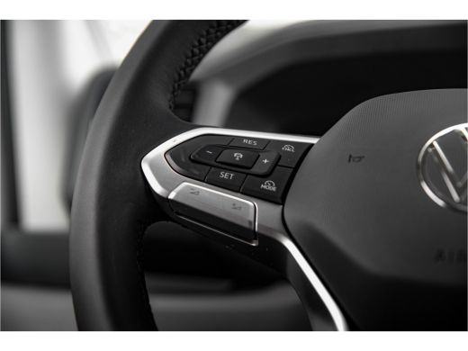 Volkswagen Crafter Exclusive L3H2 | Exclusive | Betimmering | Side Bars | Led | Digitaal Display | Trekhaak | Automaat ActivLease financial lease