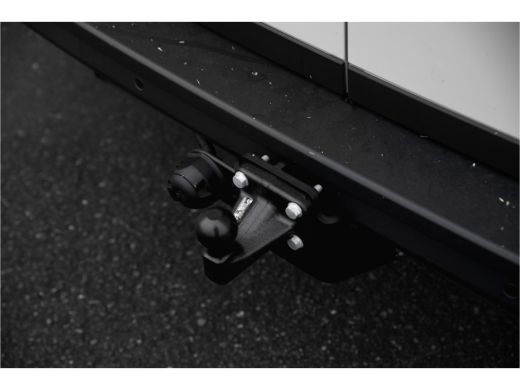Volkswagen Crafter Exclusive L3H2 | Exclusive | Betimmering | Side Bars | Led | Digitaal Display | Trekhaak | Automaat ActivLease financial lease
