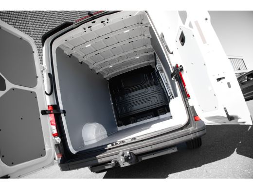 Volkswagen Crafter Exclusive BPM Vrij | Betimmering | Side Bars | Led | Digitaal Display | Trekhaak | Automaat ActivLease financial lease