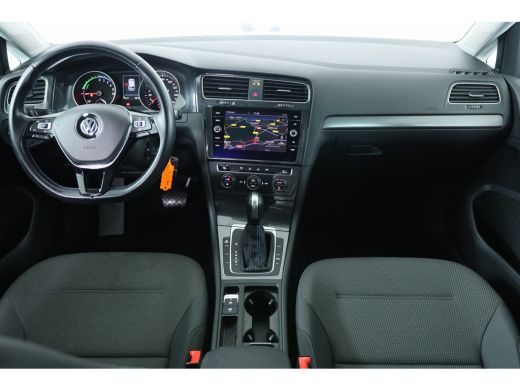 Volkswagen e-Golf E-DITION | Dealer Onderhouden! | 1e Eigenaar! | Navi | Clima | LED | Cruise Adaptive | Parkeersen... ActivLease financial lease