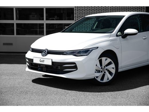 Volkswagen Golf Life Edition eHybrid | 'App-Connect' draadloze smartphone integratie | Achterbank in ongelijke de... ActivLease financial lease