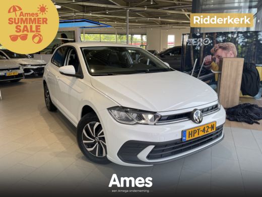 Volkswagen Polo Life Edition 1.0 TSI 95 pk 5 versn. Hand | Stoelverwarming | Climatronic | Achteruitrijcamera | P... Volkswagen Polo Life Edition 1.0 TSI 95 pk 5 versn. Hand | Stoelverwarming | Climatronic | Achteruitrijcamera | P...