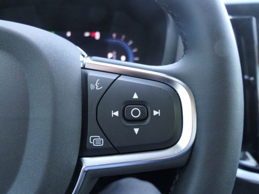 Volvo  V60 2.0 B3 Essential Edition | Trekhaak | Stoel en Stuurwiel verwarming | BLIS | Parkeersensoren voor... ActivLease financial lease