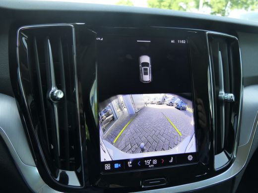 Volvo  V60 2.0 B3 Essential Edition | Trekhaak | Stoel en Stuurwiel verwarming | BLIS | Parkeersensoren voor... ActivLease financial lease