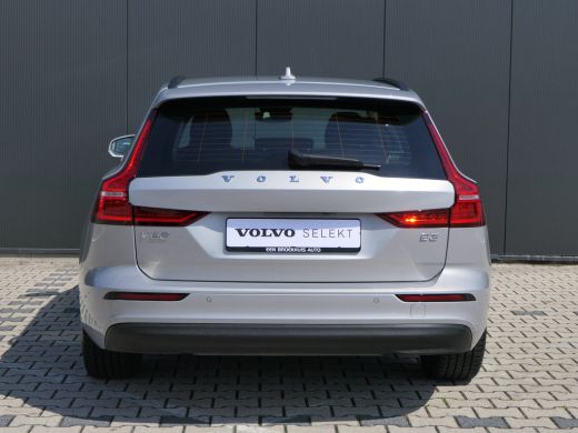 Volvo  V60 2.0 B3 Essential Edition | Trekhaak | Stoel en Stuurwiel verwarming | BLIS | Parkeersensoren voor... ActivLease financial lease