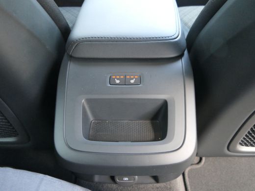 Volvo  V60 2.0 B3 Essential Edition | Trekhaak | Stoel en Stuurwiel verwarming | BLIS | Parkeersensoren voor... ActivLease financial lease