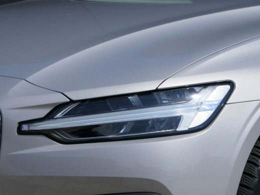 Volvo  V60 2.0 B3 Essential Edition | Trekhaak | Stoel en Stuurwiel verwarming | BLIS | Parkeersensoren voor... ActivLease financial lease