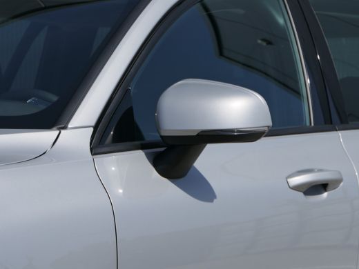 Volvo  V60 2.0 B3 Essential Edition | Trekhaak | Stoel en Stuurwiel verwarming | BLIS | Parkeersensoren voor... ActivLease financial lease